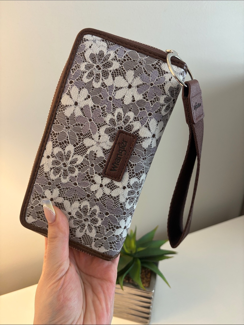 Vintage-Inspired Lace Wallet Wristlet - Brown & Cream